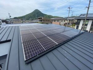 佐世保市　T様邸　太陽光発電(長州産業：CS-340B81)設置工事　金属折板架台工法